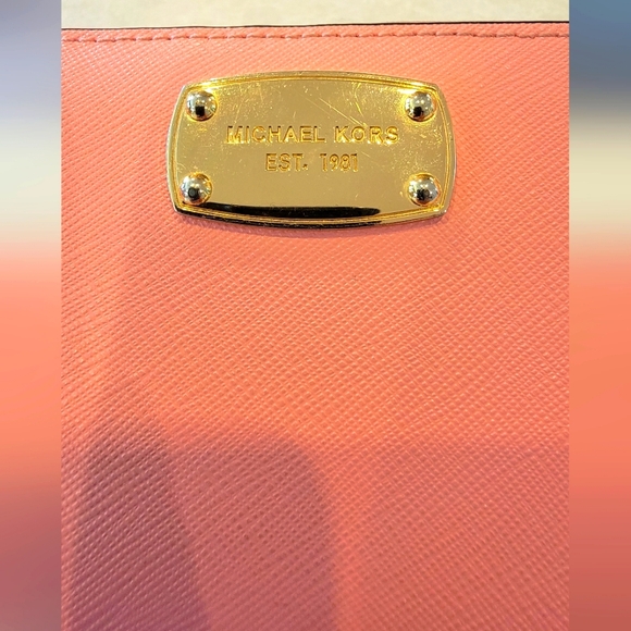 Michael Kors Light pink wallet 8.5" x 4" nice large size wallet - Picture 2 of 6